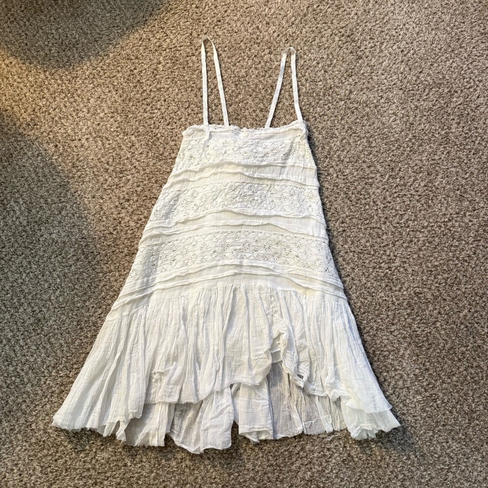Elegant White Lace Dress - image 4